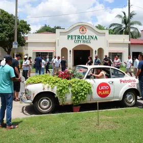 Prefeitura de Petrolina Carro da Planta